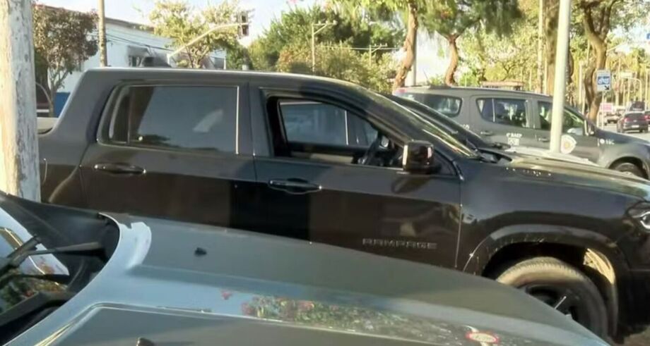 Ao menos três carros de luxo foram furtados no Morumbi e encontrados pela polícia.