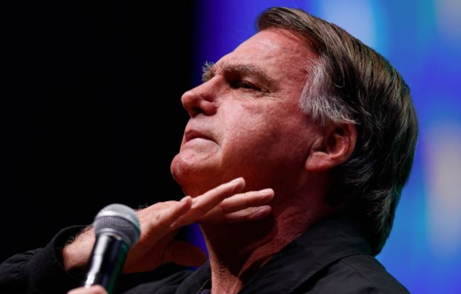 A Polícia Federal cumpriu mandados na casa do ex-presidente e em endereços ligados ao Partido Liberal (PL), legenda de Bolsonaro