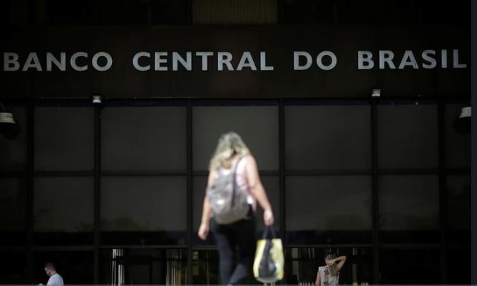 Mercado projeta alta de 0,82% para IPCA no 3º trimestre e vê inflação de preços administrados acima da meta em 2025.