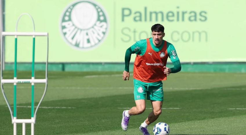 O jogador Joaquín Piquerez, da SE Palmeiras, durante treinamento, na Academia de Futebol.