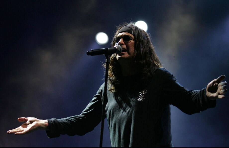 John Michael Osbourne mais conhecido como Ozzy Osbourne, morreu aos 76 anos
