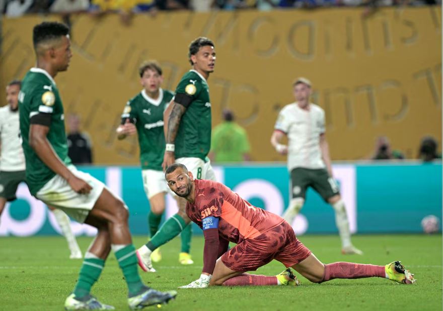 Weverton diz ter tido falta de sorte em lance que definiu eliminação do Palmeiras no Mundial