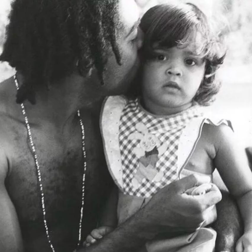 Gilberto Gil publicou uma imagem antiga com Preta na infância.