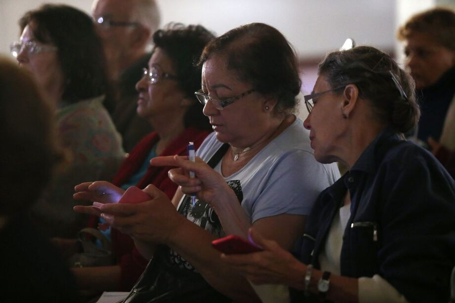 Apesar de avanço, celular não é unanimidade entre os idosos
