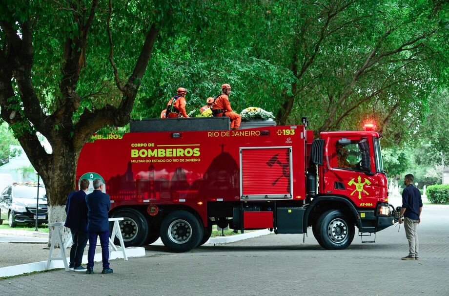 Corpo de Preta Gil chega para cerimônia de cremação de Preta Gil.
