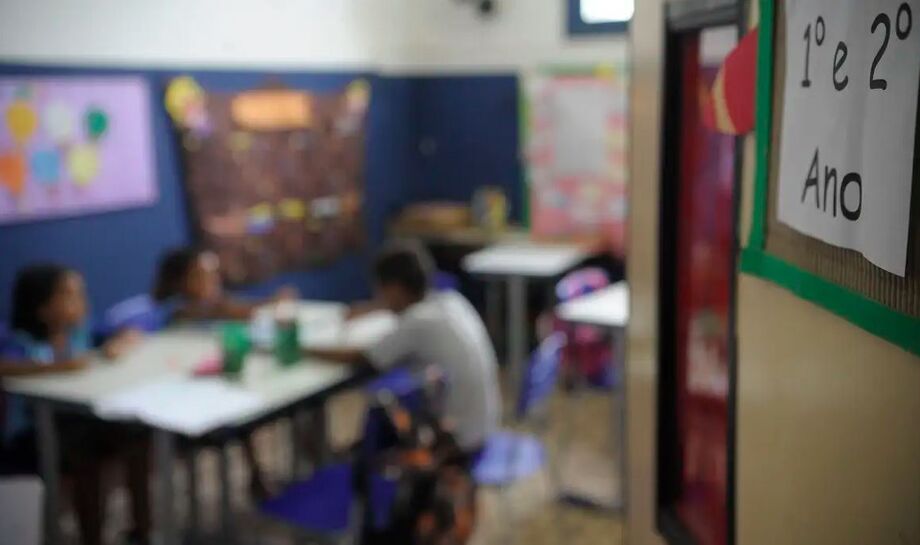 Brasil ainda tem 993 mil crianças e adolescentes fora da sala de aula