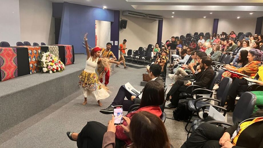 A conferência contou com apresentações culturais