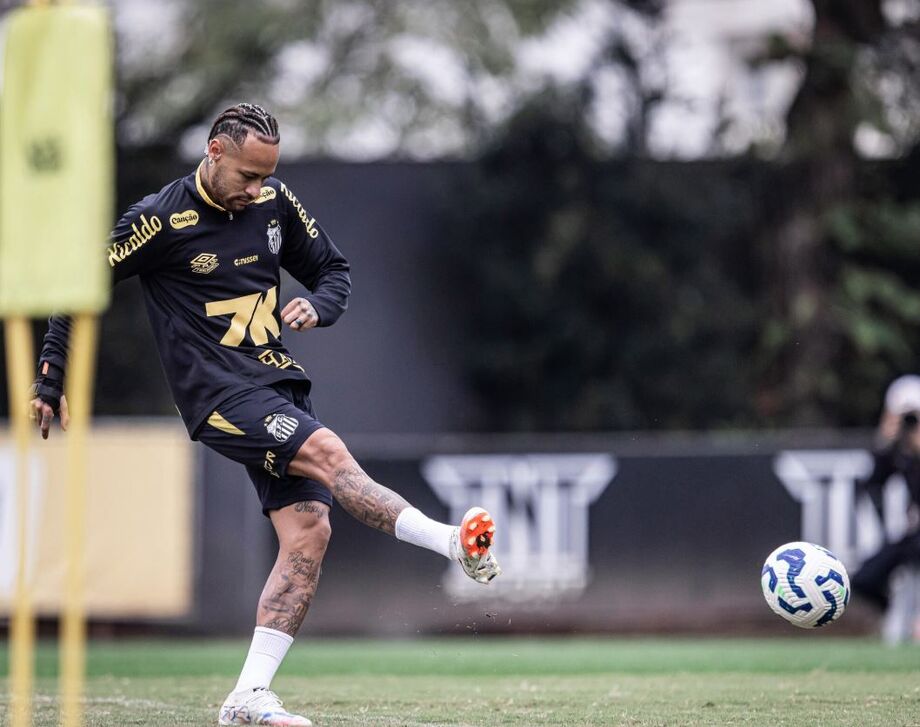 Neymar é alvo de críticas de torcedores do Santos.