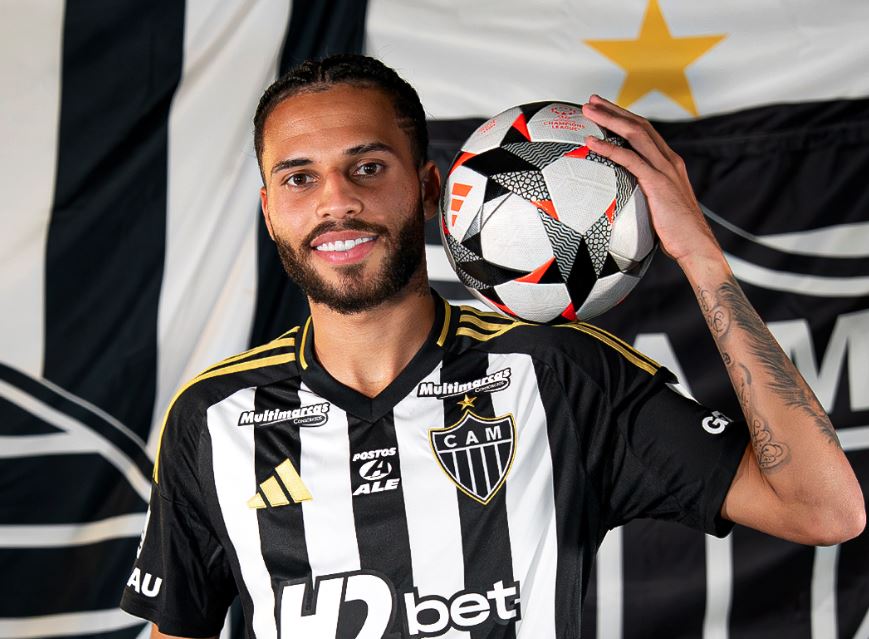Atlético-MG anuncia a contratação de Alexsander, mas a torcida protesta contra a fase ruim do time no Campeonato Brasileiro. O novo reforço busca ajudar o time a reagir nas competições.