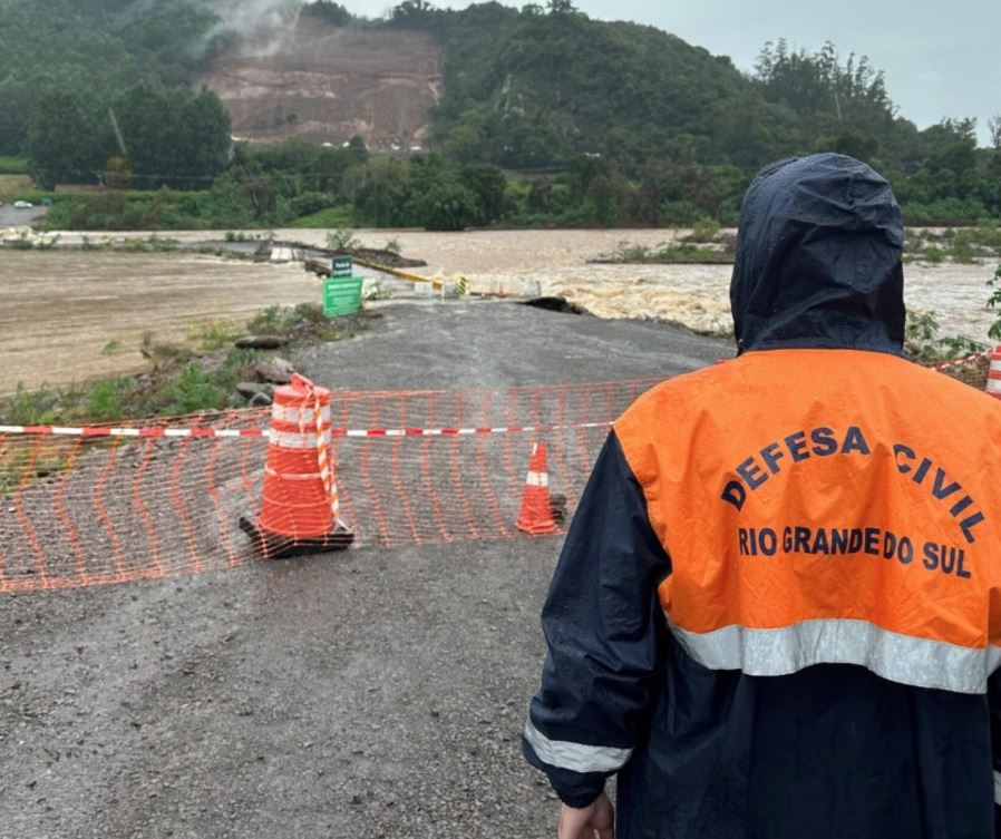Rio Grande do Sul sofre nos últimos dias com chuvas intensas, que têm causado transtornos à população.
