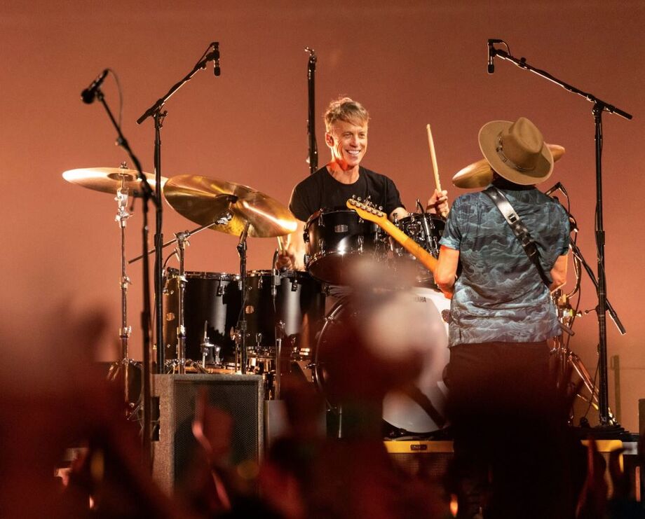 O baterista Matt Cameron em um dos seus últimos shows com o Pearl Jam, em maio de 2025