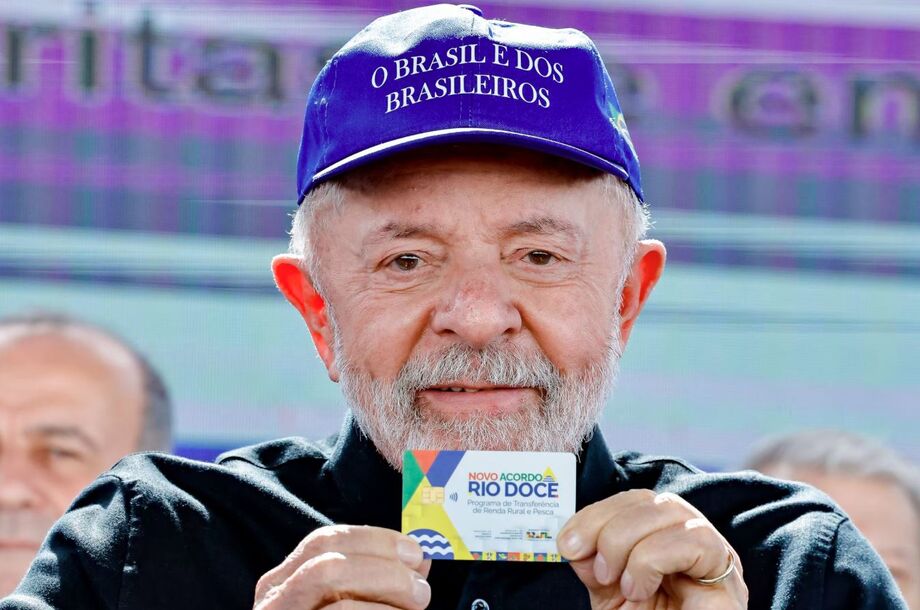 Lula também adota boné com frase 'O Brasil é dos brasileiros' em alusão ao 'Make America Great Again' de Trump