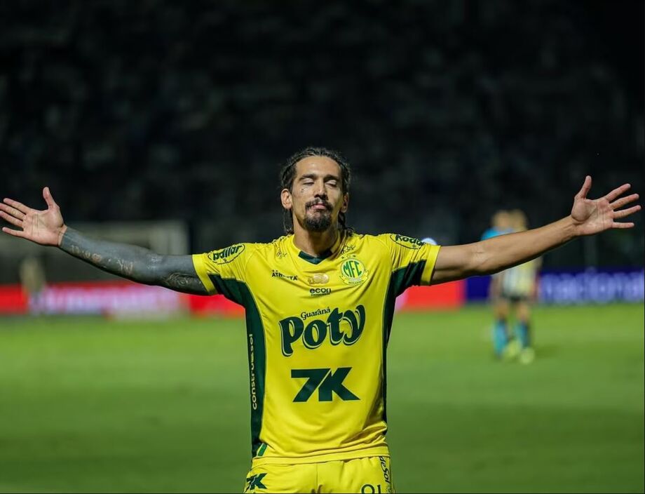 Chico da Costa, do Mirassol, celebra gol contra o Santos no Brasileirão