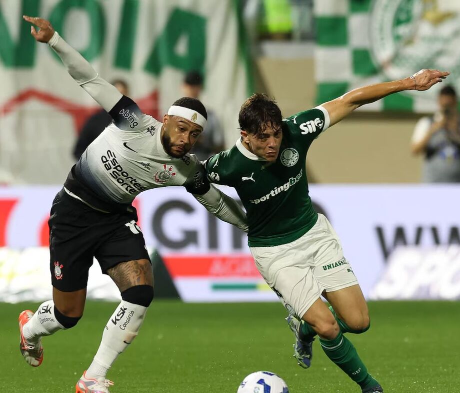 Titulares de Corinthians e Palmeiras, Memphis começou no banco contra o Botafogo, enquanto Giay atuou por 90 minutos contra o Grêmio