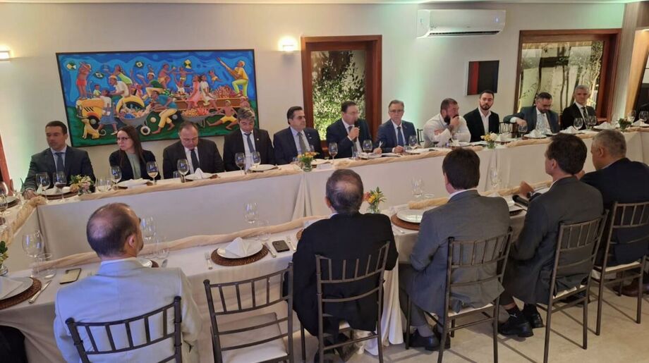 Jantar da Frente Parlamentar Brasil Competitivo discutiu projeto que endurece combate ao crime organizado