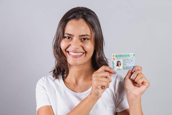 Medida beneficiará cidadãos de baixa renda com isenção de taxas do processo de habilitação
