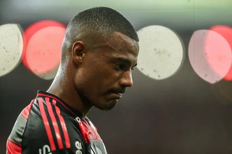 De La Cruz responde a críticas sobre lesão e recebe apoio de companheiros no Flamengo