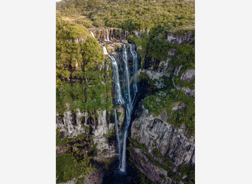 Vista de cachoeira no Cânion Fortaleza, em Cambará do Sul, onde criança de 11 anos caiu.