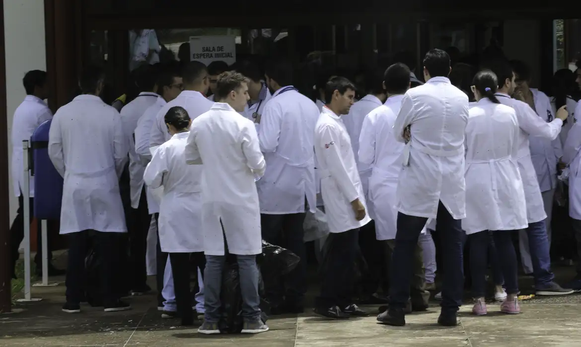 Exame é um passo obrigatório para estudantes concluintes