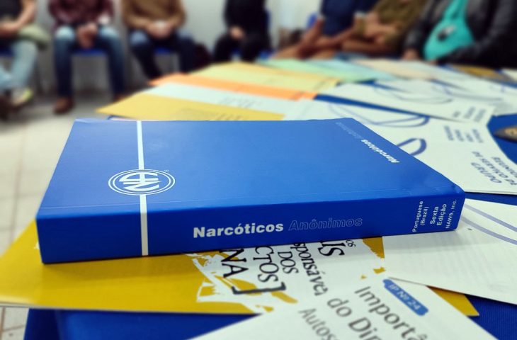 Encontros ocorrem às quartas, quintas e sextas, das 11h30 às 12h30, com acesso livre para egressos, familiares e demais interessados.