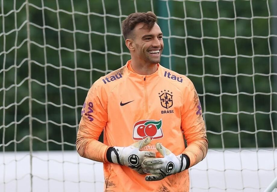 Goleiro Léo Jardim