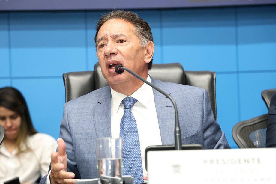 Gerson Claro pede diálogo e maturidade na resposta do Brasil às tarifas anunciadas por Trump contra produtos brasileiros.