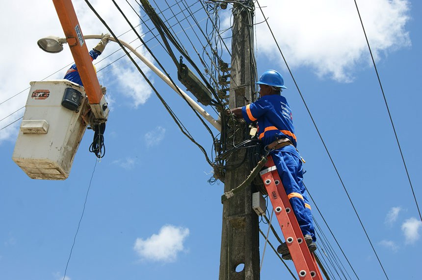 Fios de cobre furtados são frequentemente vendidos de forma ilegal, afetando serviços e causando prejuízos às empresas