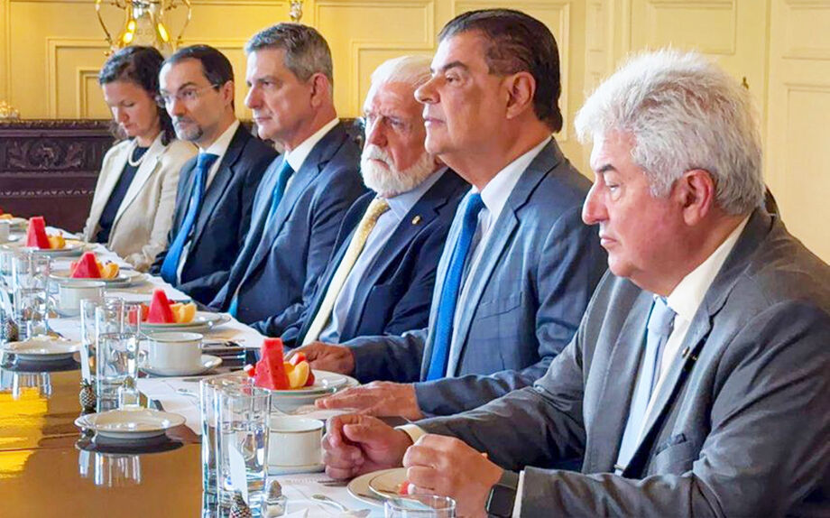 Comitiva de senadores deu início a série de encontros em Washington para tratar do tarifaço de Trump