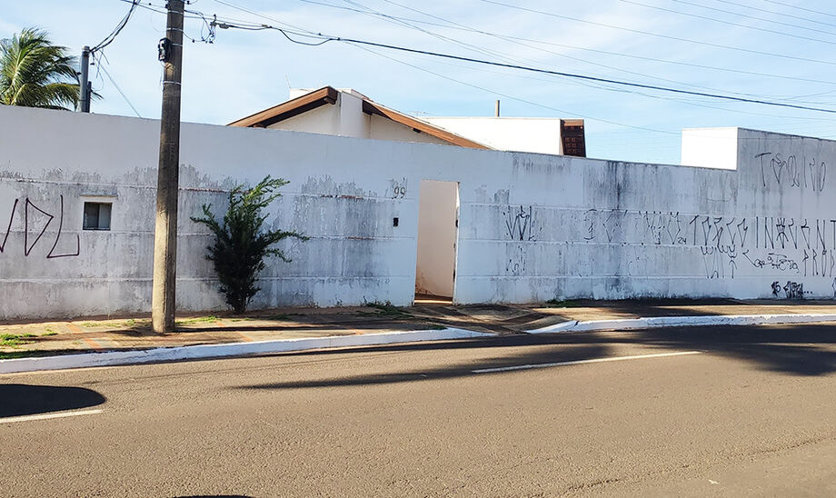 Casa localizada na Avenida Noroeste, em Campo Grande, que será leiloada em julho com lance inicial de R$ 195 mil