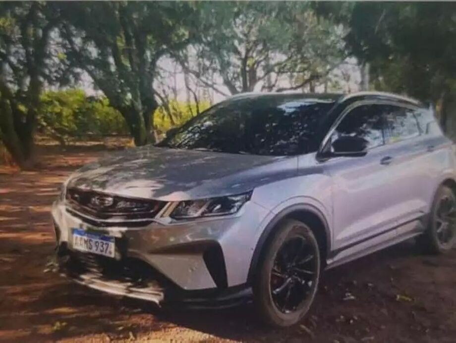 Brasileiro assaltado no Paraguai tem namorada como suspeita; polícia busca veículo roubado e mulher.