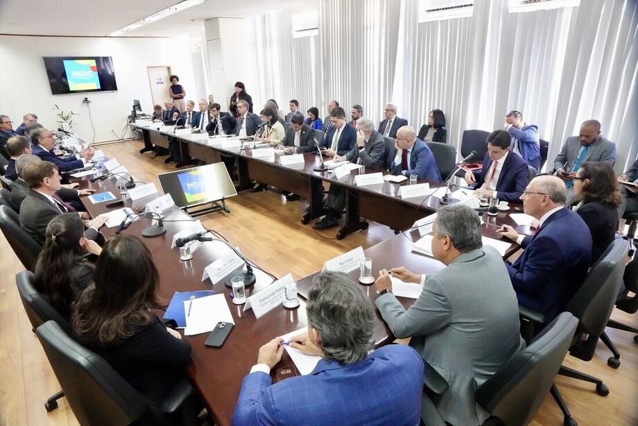 Reunião no Ministério da Indústria, Comércio e Serviços com participação do vice-presidente Geraldo Alckmin e representantes de diversos setores da economia para discutir a tarifa de 50% dos Estados Unidos sobre produtos brasileiros.