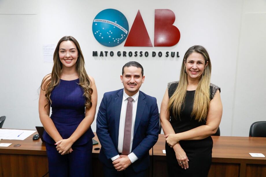 Membros da Comissão de Direito do Terceiro Setor da OAB/MS após reunião que definiu ações para 2025: vice-presidente Ana Leonilda Lo Pinto, presidente Ariel Marcos da Silva e advogada Bárbara Resende.