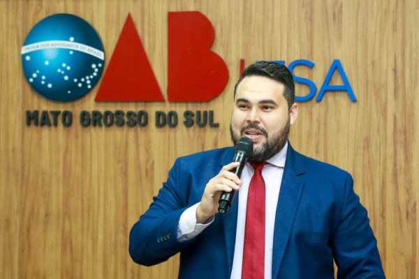 O advogado Francisco Romero Jr. durante palestra sobre juizados especiais, realizada na ESA/MS, em Campo Grande.