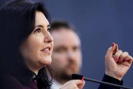 Simone Tebet defende no Senado a PEC 66, que limita precatórios e abre novo parcelamento para dívidas previdenciárias dos municípios.
