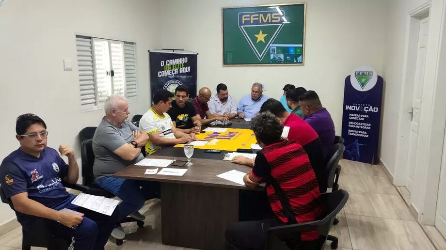 Reunião técnica realizada na sede da Federação de Futebol de Mato Grosso do Sul (FFMS) em Campo Grande para definir detalhes do Campeonato Estadual Sub-11, com a participação de dirigentes e representantes dos clubes participantes