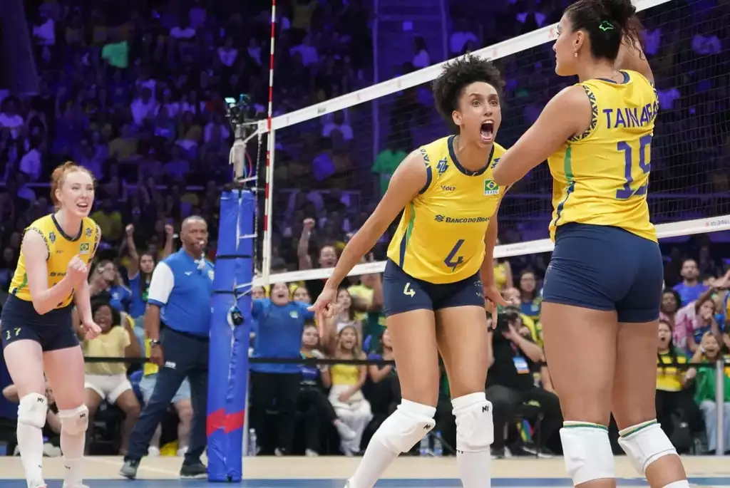 Lorena Viezel, central sul-mato-grossense, integrou o time do Brasil que ficou com a prata após derrota para a Itália, neste domingo (27)