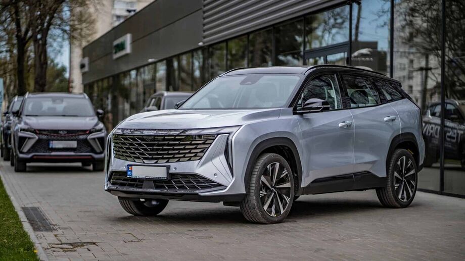 Geely lança no Brasil SUV elétrico para competir com BYD