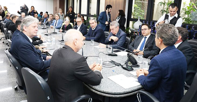 Evento na Assembleia Legislativa reforça união entre governo, parlamentares e cooperativas para impulsionar economia em MS