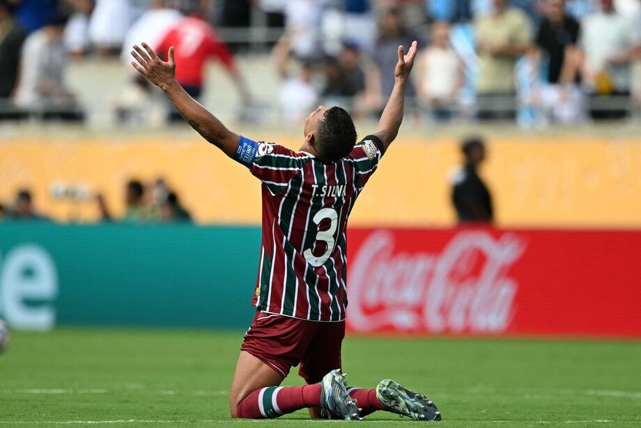 Fluminense's Brazilian defender #03 Thiago Silva celebrates after winning the FIFA Club World Cup 2025 quarterfinal football match between Brazil's Fluminense and Saudi Arabia's Al-Hilal at the Camping World Stadium in Orlando on July 4, 2025.