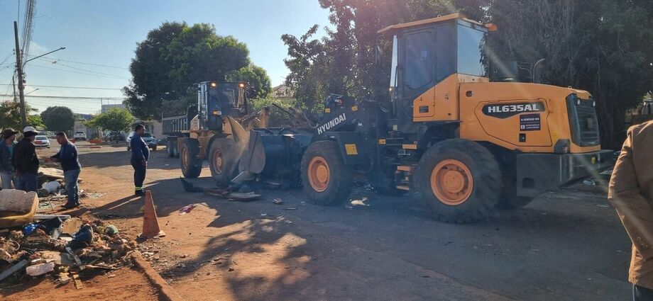 Prefeitura reforça que continuará com as fiscalizações e orienta os proprietários de terrenos baldios ou áreas mal cuidadas a manterem os espaços limpos, sob pena de notificação e multa