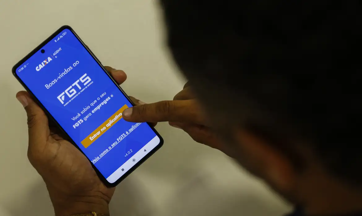 FGTS: Trabalhadores recebem distribuição antecipada de R$ 13 bilhões; entenda como consultar o valor