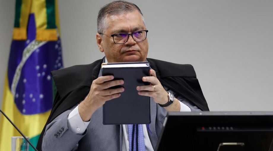 Segundo Dino, STF tem sido acionado para resolver questões que deveriam ser solucionadas na política