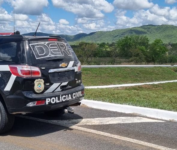 Viatura da Delegacia Especializada de Repressão a Roubos e Furtos (DERF) durante operação em Campo Grande (MS)