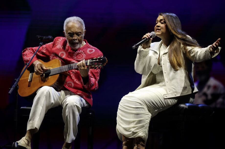 Preta Gil e Gilberto Gil durante show no Allianz Parque, em São Paulo, em 26 de abril de 2025.