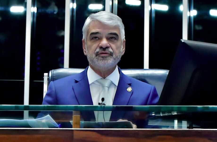 Senador Humberto Costa ocupa temporariamente a presidência do PT