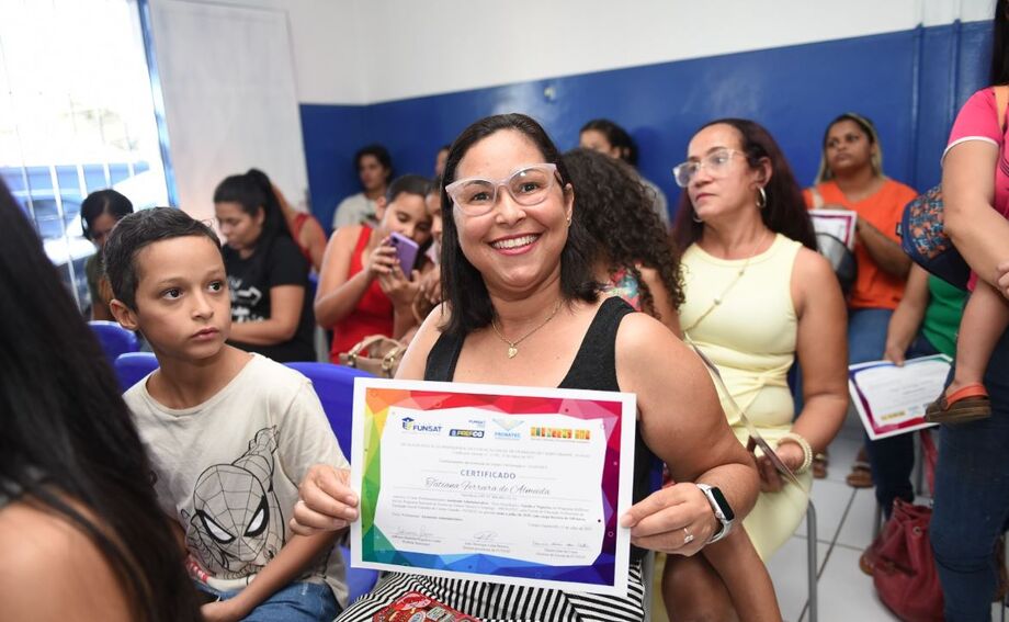 Em Campo Grande, 50 mulheres concluem curso e recebem certificado
