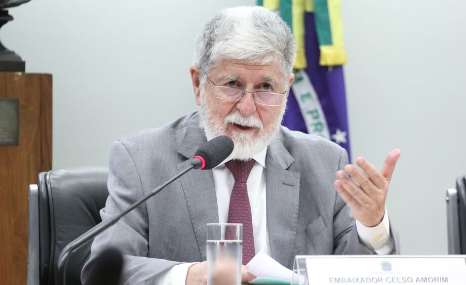 Celso Amorim, Assessor-Chefe da Assessoria Especial do Presidente da República, afirma que a abordagem do presidente americano é uma ilustração de poder absoluto