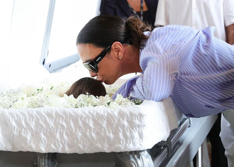 Ivete Sangalo no velório de Preta Gil.