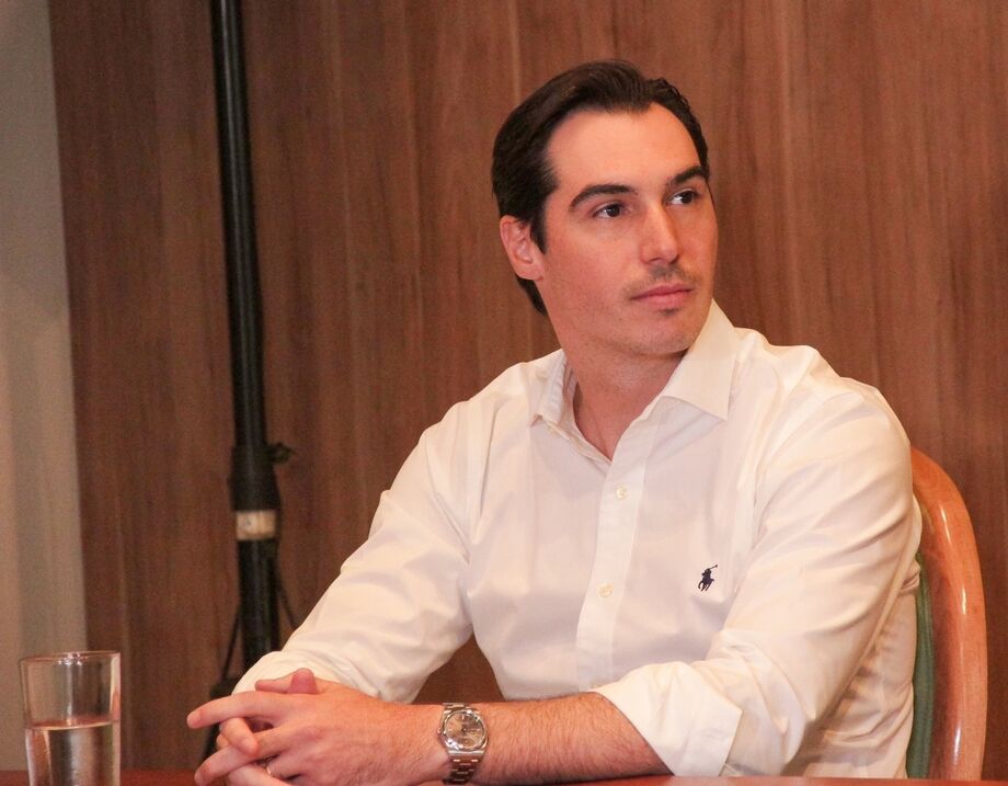 Secretário Rodrigo Perez em imagem de arquivo; gestão avalia contas públicas e mantém concursos em áreas essenciais.