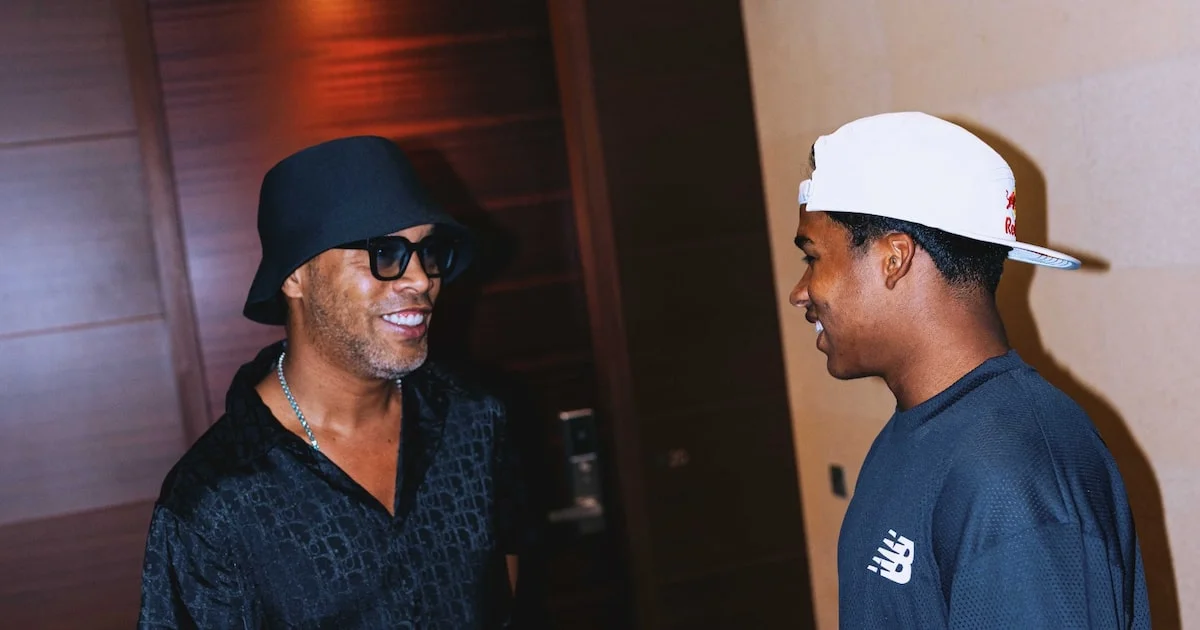 Ronaldinho Gaúcho 'aparece' em lua de mel de Endrick no Japão